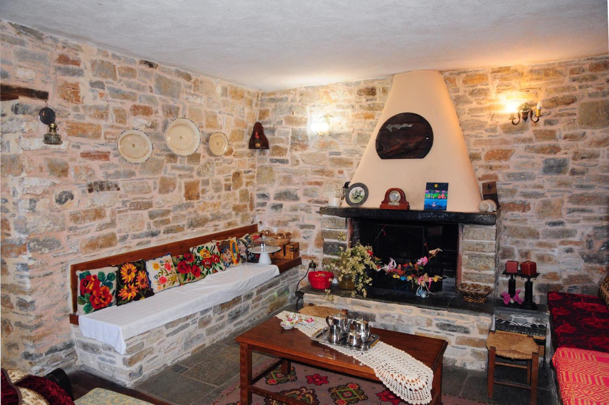 Hotel Archontiko Parisis à Lafkos Extérieur photo