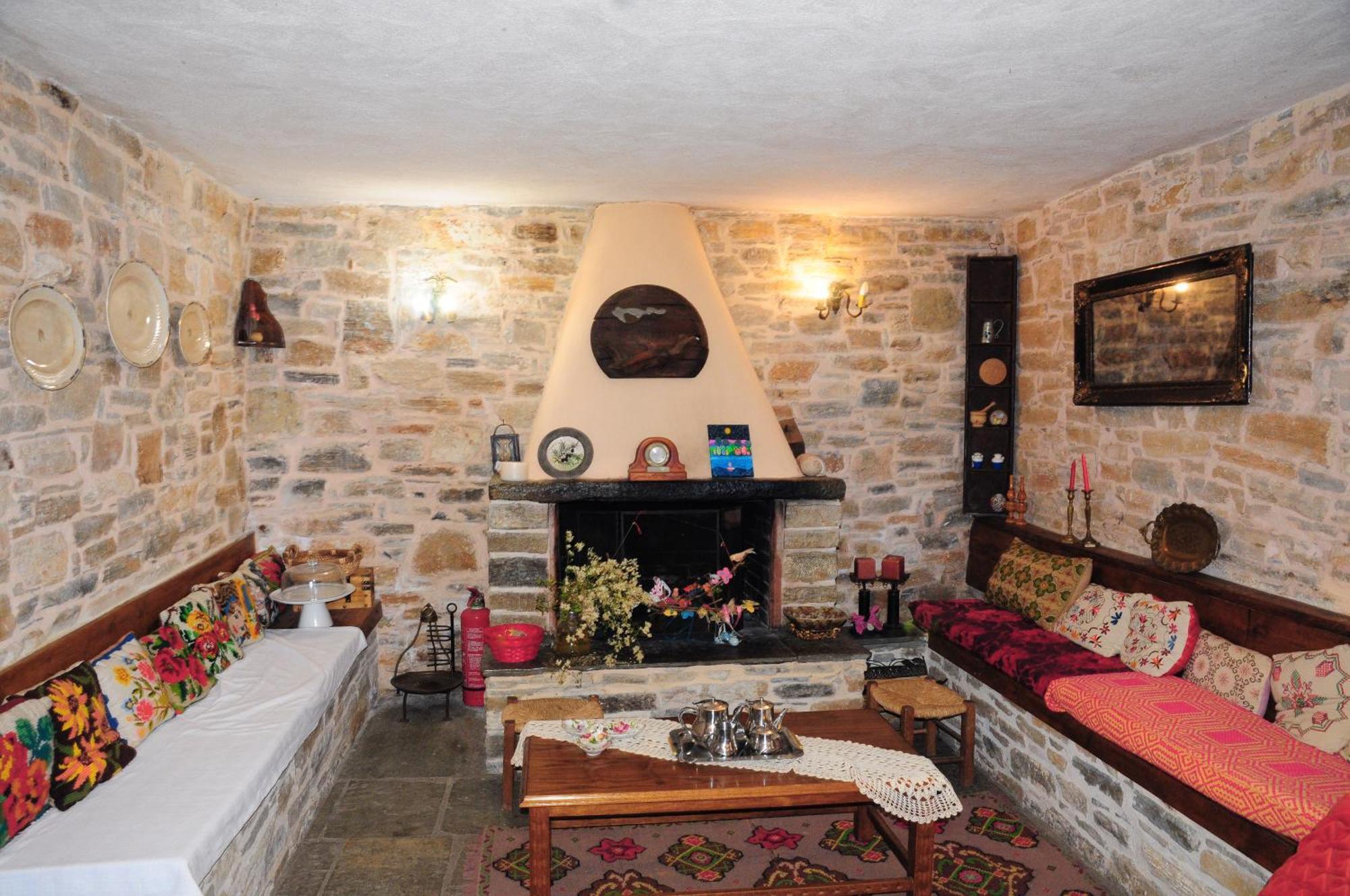 Hotel Archontiko Parisis à Lafkos Extérieur photo