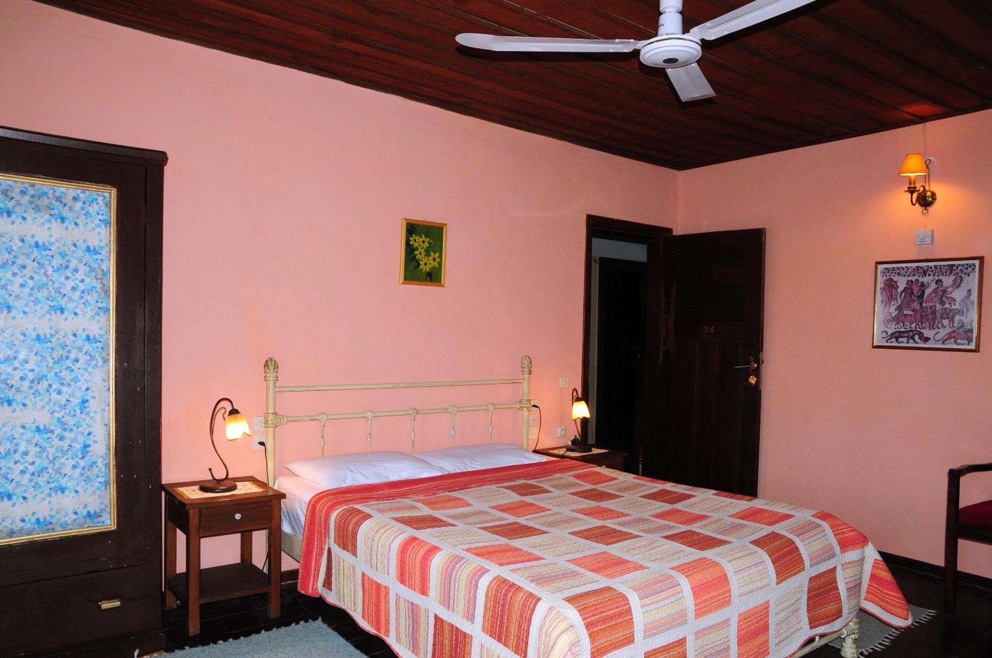 Hotel Archontiko Parisis à Lafkos Extérieur photo