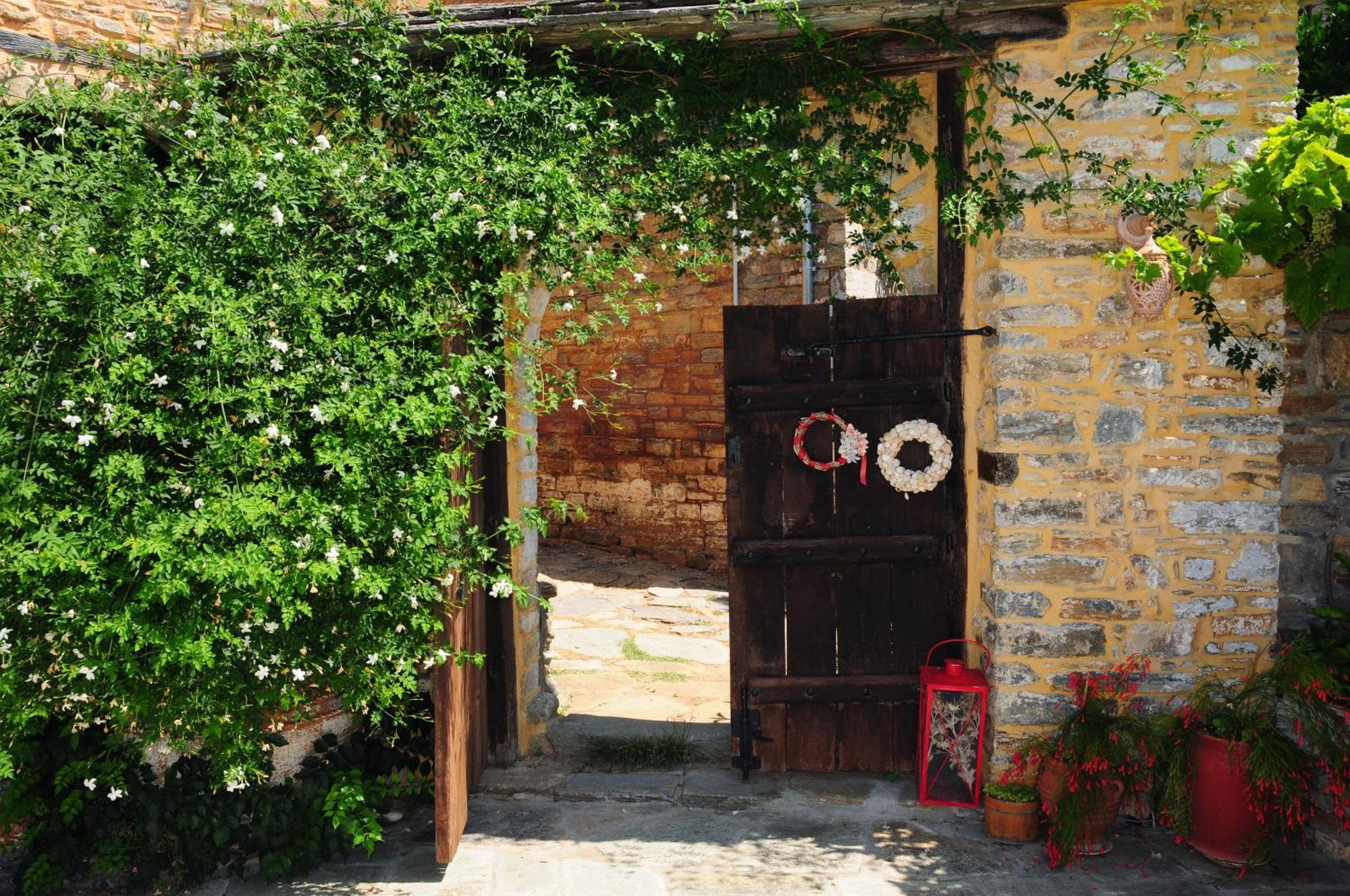 Hotel Archontiko Parisis à Lafkos Extérieur photo