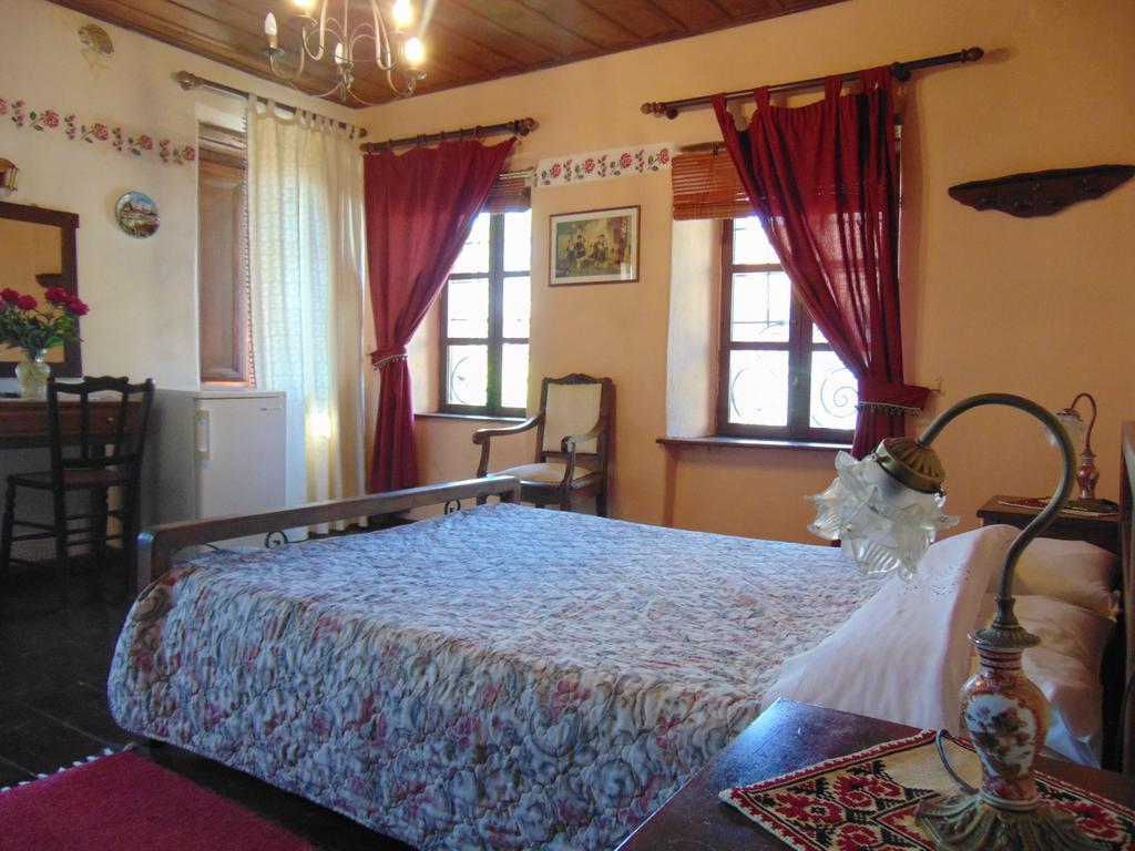 Hotel Archontiko Parisis à Lafkos Extérieur photo