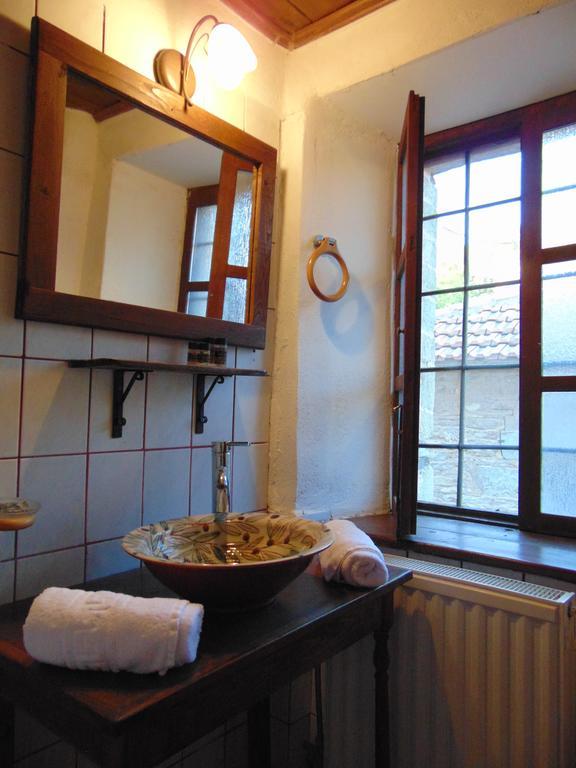 Hotel Archontiko Parisis à Lafkos Extérieur photo