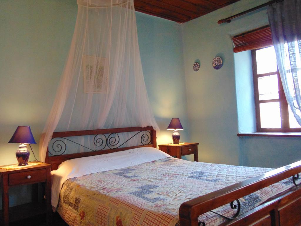 Hotel Archontiko Parisis à Lafkos Extérieur photo