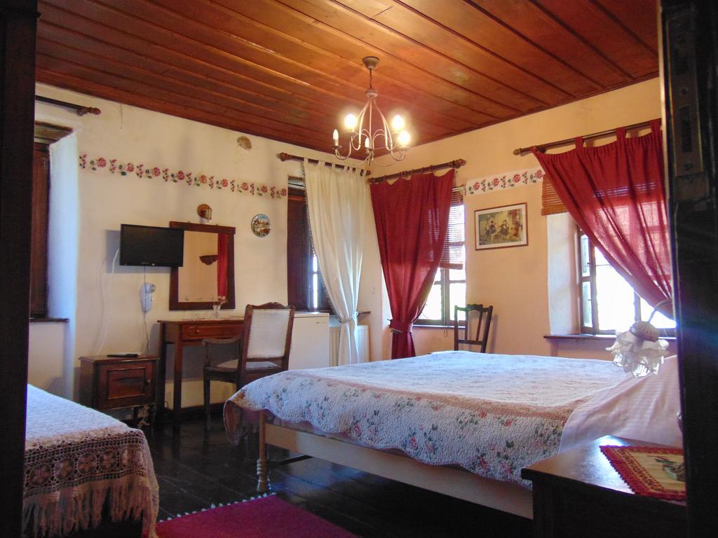 Hotel Archontiko Parisis à Lafkos Extérieur photo